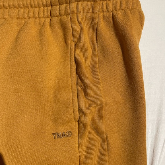 Aritzia Tna Cozy Fleece Boyfriend Mid-Thigh Short - Picture 4 of 4